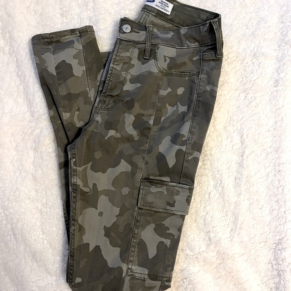 Rockstar super skinny cargo jeans. Size 4. Never worn - Picture 2 of 2